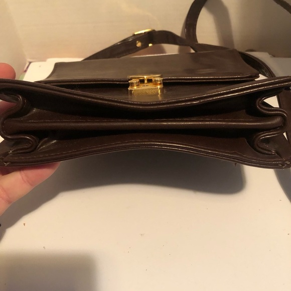 Brown messenger/saddle Bag with Gold Clasp and long adjustable strap-gently used - Picture 3 of 11